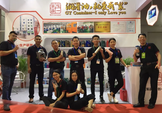 冠一潤滑油瓶銷售團隊集體照 冠一潤滑油瓶銷售團隊集體照